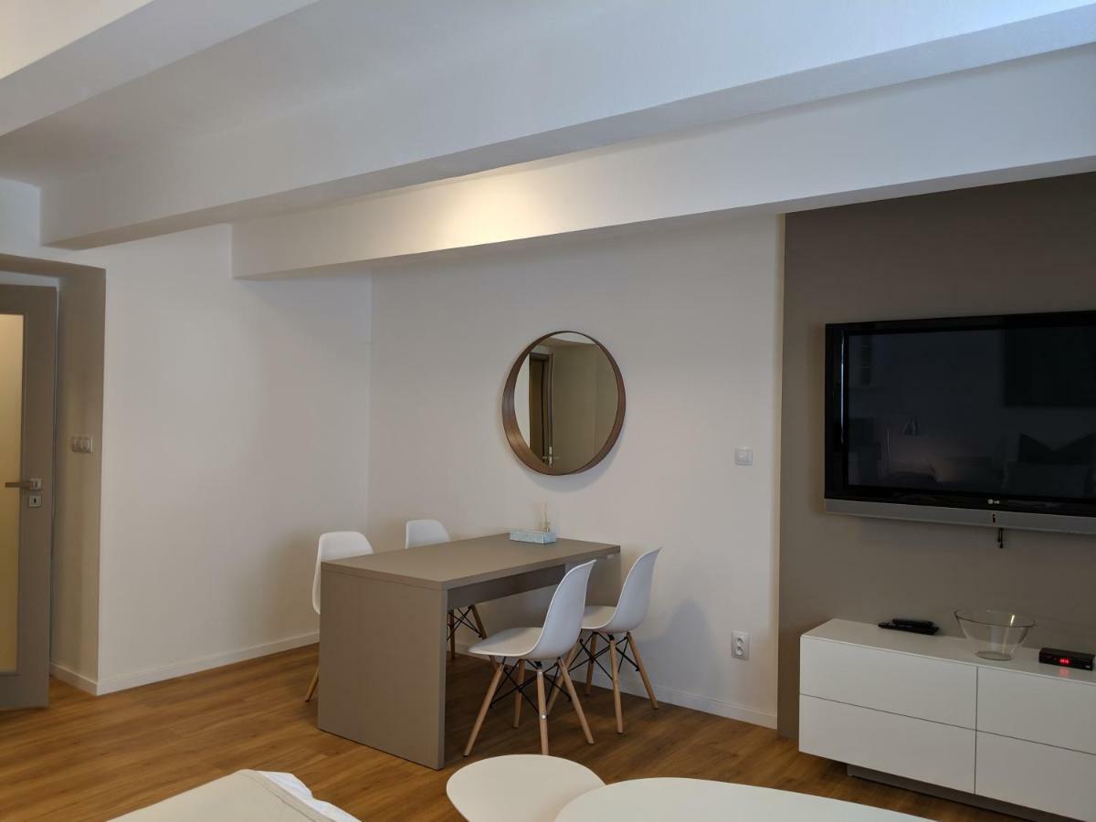 Ap 1 - Apartments 4U Brezinova "Overnight Simply" Hradec Kralove Luaran gambar