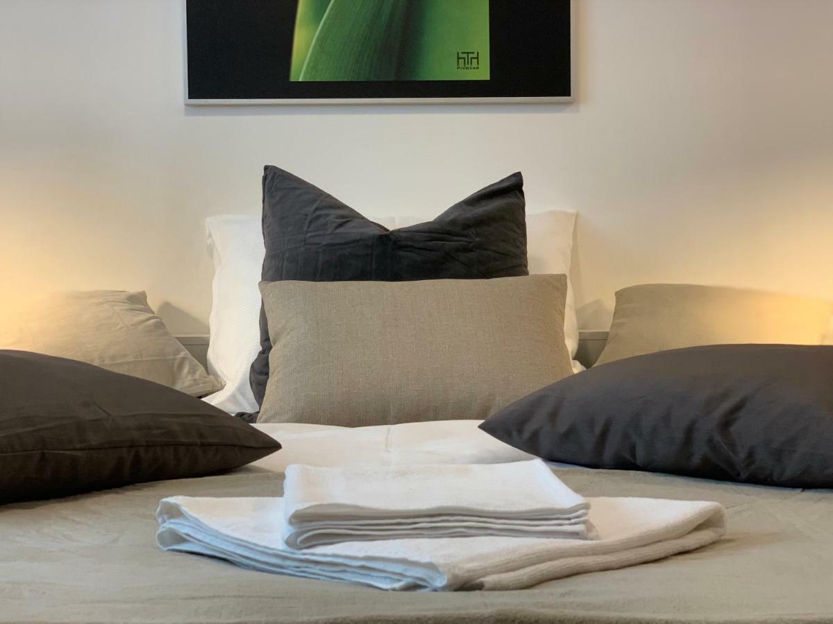 Ap 1 - Apartments 4U Brezinova "Overnight Simply" Hradec Kralove Luaran gambar