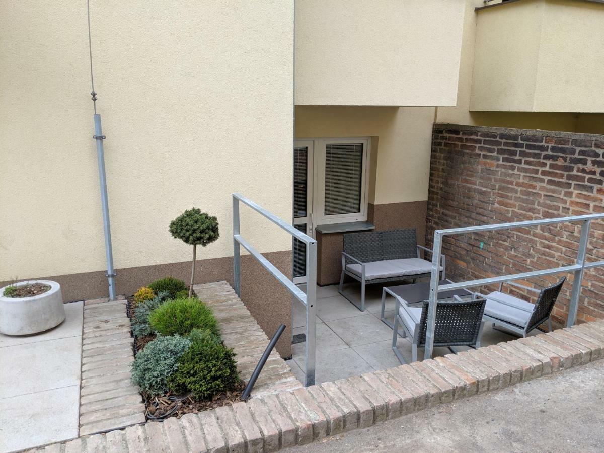 Ap 1 - Apartments 4U Brezinova "Overnight Simply" Hradec Kralove Luaran gambar