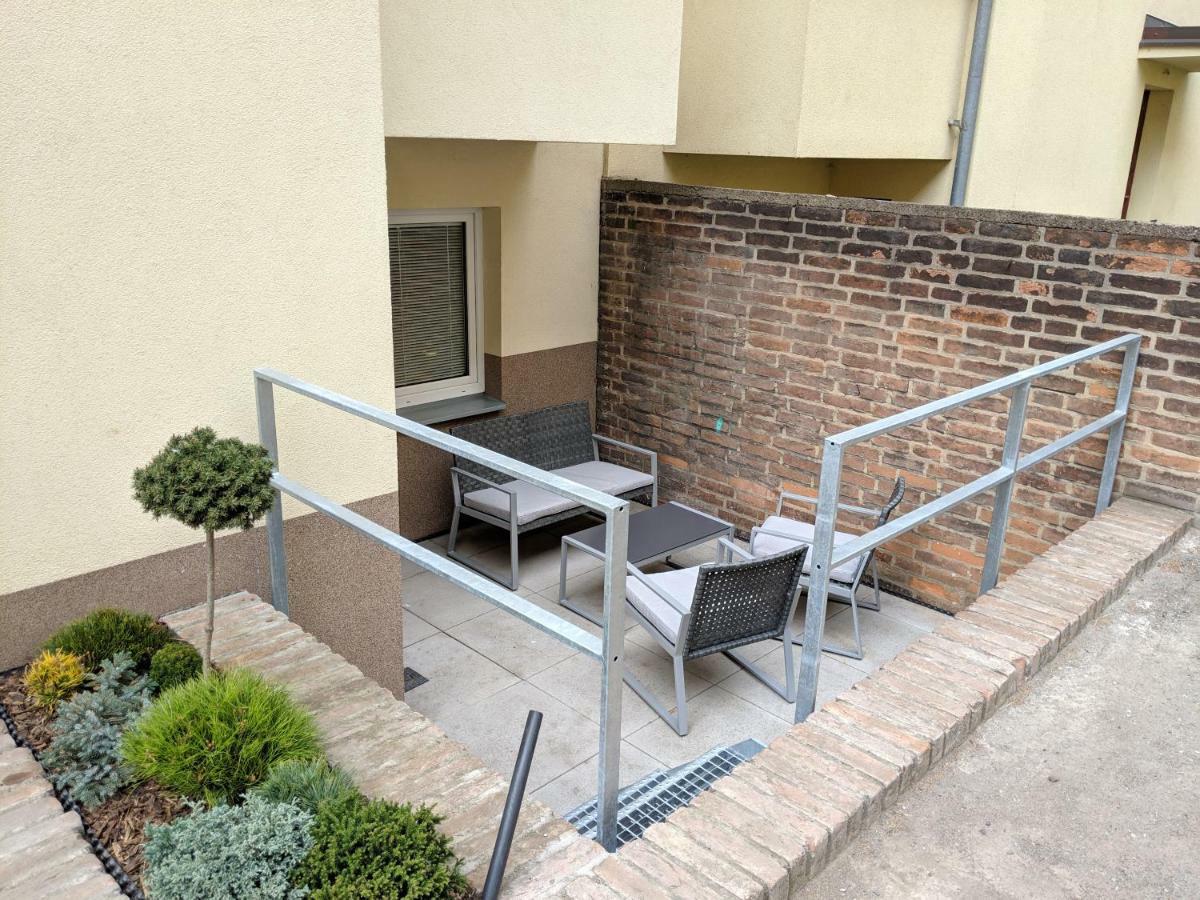 Ap 1 - Apartments 4U Brezinova "Overnight Simply" Hradec Kralove Luaran gambar