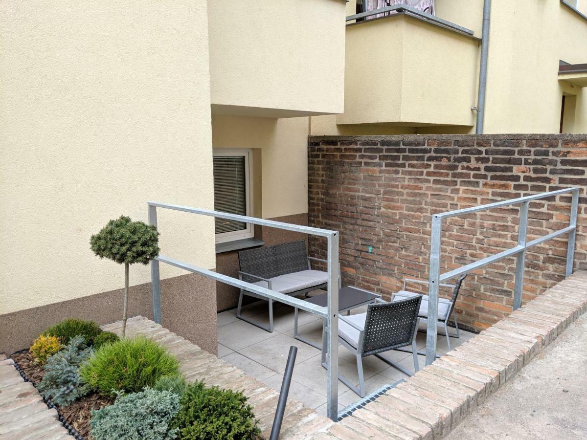 Ap 1 - Apartments 4U Brezinova "Overnight Simply" Hradec Kralove Luaran gambar