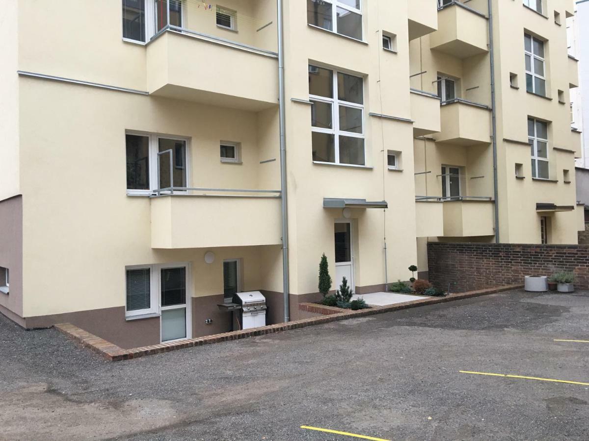 Ap 1 - Apartments 4U Brezinova "Overnight Simply" Hradec Kralove Luaran gambar